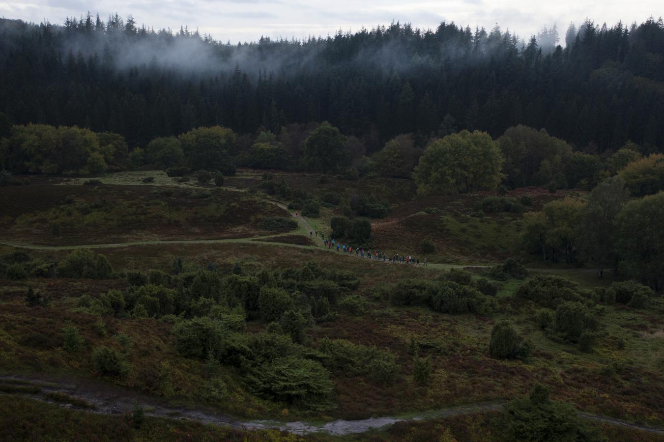 Vandring i morgengry i Rebild Bakker