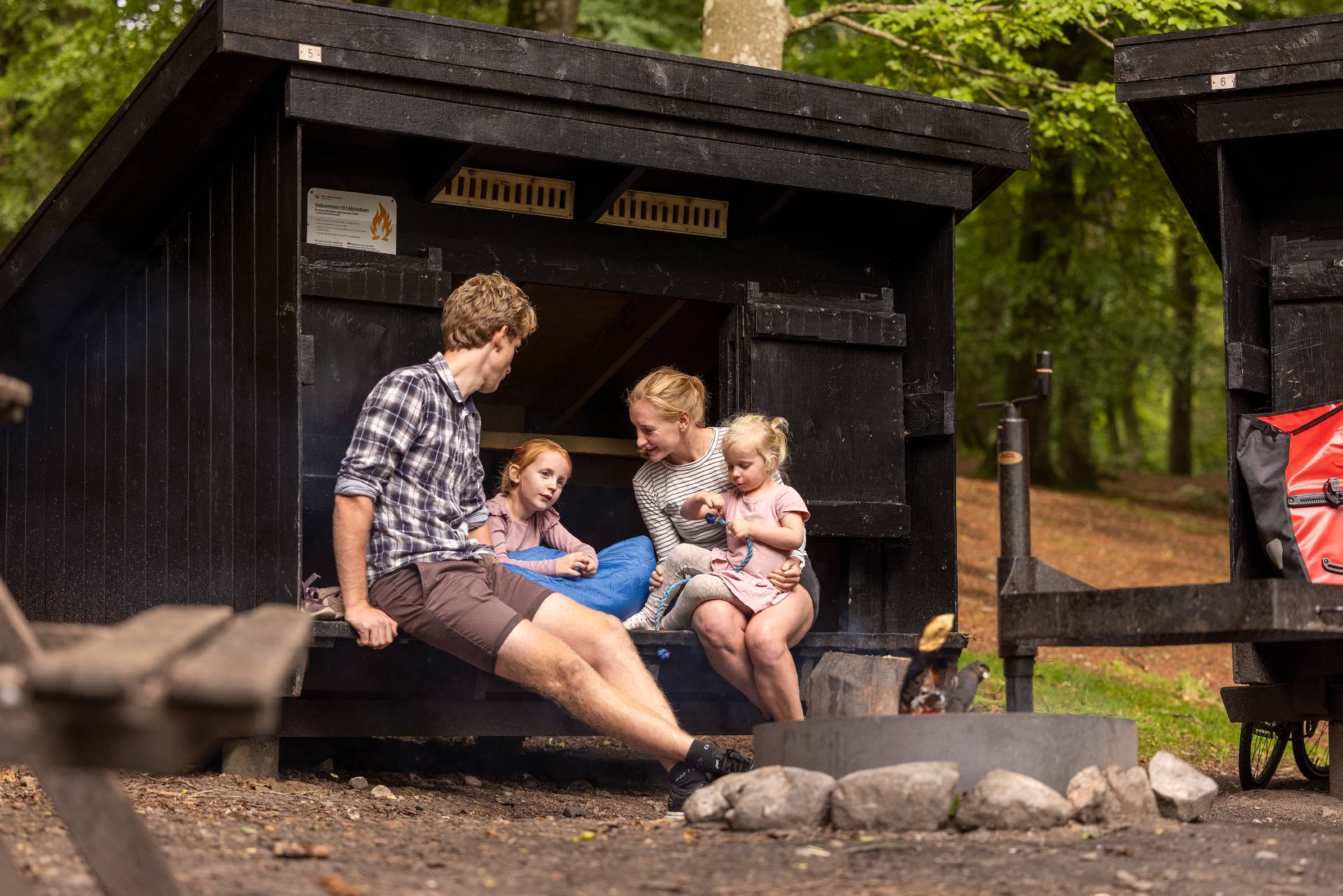 Familie ved Shelter, Rold Skov